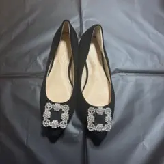 ビジュー付きブラックパンプス