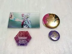 ワンピース　ウタ　箔押し缶バッジセット＆アクリルスタンド