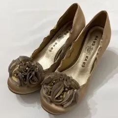 cava cava サヴァサヴァ パンプス 24cm フリル ビーズ ベージュのサムネイル
