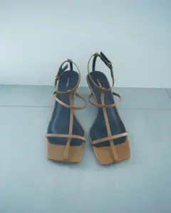 ブラウン ストラップサンダル ヒール