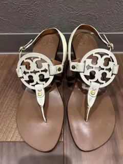 ★Tory Burch★トングロゴサンダルミュール　ホワイト ゴールドのサムネイル