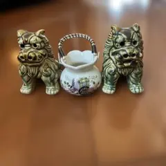 シーサ置き物2体と小さな花瓶
