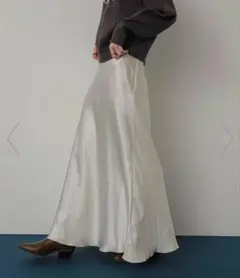 ナローサテンスカート S アイボリー センスオブプレイス