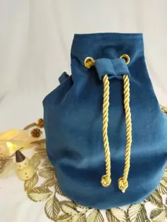 鮮やかブルーのベロアを使った巾着ショルダーバッグ　ハンドメイド　ベロア　巾着