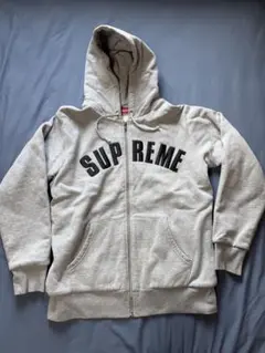 supreme アーチロゴ ジップ　フーディー hqdefault.jpg