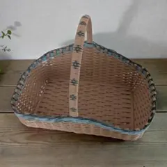 インテリア映えするビスケットカラーのパンかご　バスケット　クラフトバンド　北欧