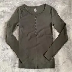 GAP モダン ヘンリーネックTシャツ