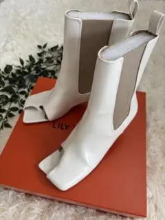 LILY BROWN ホワイト サイドゴアブーツ