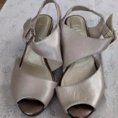 ベージュ オープントゥ サンダル