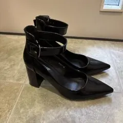 ブラックエナメルポインテッドトゥハイヒール