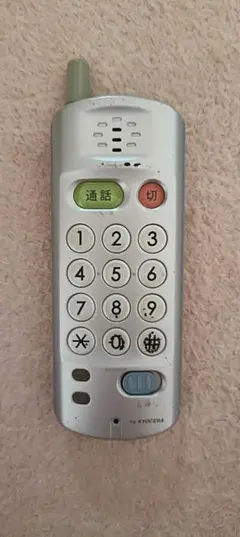 6日間限定価格　KYOCERA TU-KA S 携帯電話本体のサムネイル
