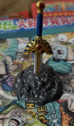 P*n様 ドラゴンクエストロトの剣フィギュア 岩の台座付き 約5cm