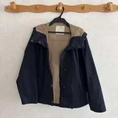 ネイビーフード付きマウンテンパーカー