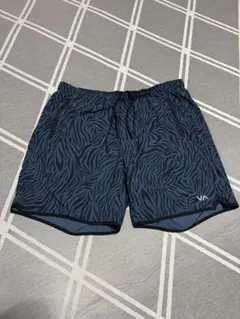 ルーカRVCAゼブラ柄ショートパンツ ダークブルー