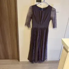 エレガントなパープルドレス