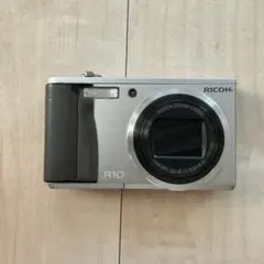 RICOH R10 コンパクトデジタルカメラ シルバー　充電器ありバッテリーなし