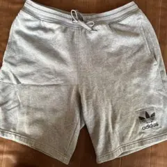 adidas グレー ショートパンツ　XO