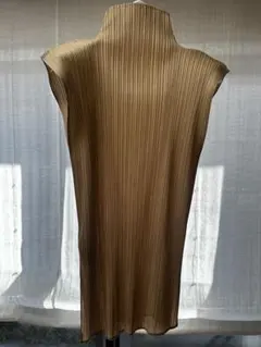 ISSEY MIYAKE PLEATS PLEASE タンクトップ - メルカリ