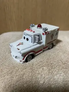 カーズ、ミニカー（トミカ）救急メーター、救急車フィルモア、シュウトドロキペイント カーズ、ミニカー（トミカ）救急メーター、救急車フィルモア、シュウ