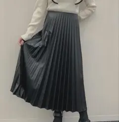 【極美品】フェイクレザー　プリーツスカート　イング　黒　ロングスカート