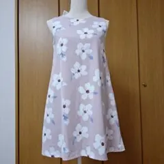 新品タグ付き　titty&Co. 【税込8,690円】ビックフラワー　ワンピースのサムネイル