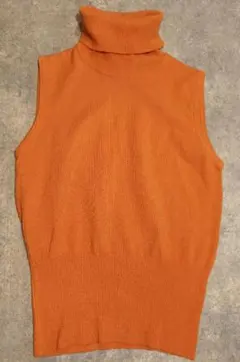 オレンジ タートルネック ノースリーブ