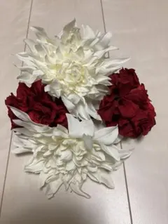 コサージュ(赤2点、白2点)