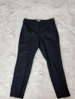 黒 スリムフィット カジュアルパンツ