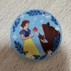 ディズニー　刺繍缶バッジ　白雪姫