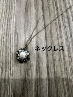 フラワーモチーフ ネックレス ブラック ホワイト