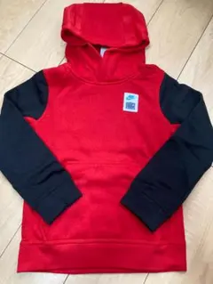 新品　ナイキ 裏起毛 プルオーバー 130 パーカー　定価4950円　 赤