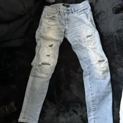 ライトブルーダメージデニムパンツ