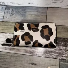 COACH ポーチ レオパード柄のサムネイル