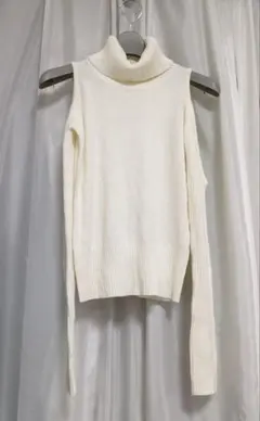 新品 肩開きタートルネックニット　アイボリー