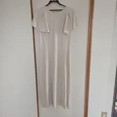 GU　ホワイト フレアスリーブ ロングワンピース