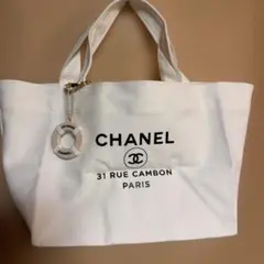 【CHANEL】ノベルティミニトートバッグ白　中東地域限定　浮き輪チャーム付