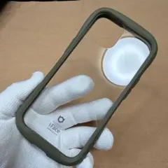 iFace オリーブグリーン iPhone 14 用ケースしっかりガードします