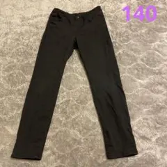 UNIQLO 黒　スキニーパンツ　140