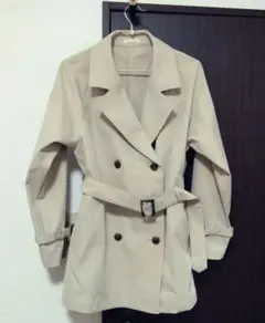 最終お値下　未着用新品　撥水加工ハーフ丈トレンチコート　ハニーズ（Honeys）