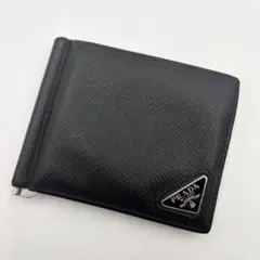 プラダ PRADA マネークリップ サフィアーノレザー　三角プレート　ブラック