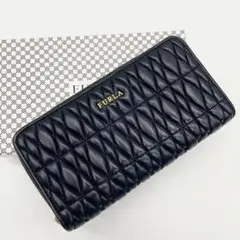 【美品】フルラ 長財布 コメタ 黒 キルティング レザー ラウンドファスナー