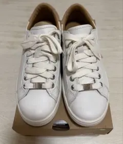 新品未使用 UGG ホワイトレザー スニーカー