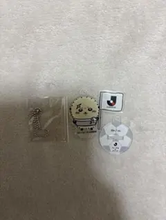 ちいかわ　Jリーグ　キーホルダーにもなるアクリルスタンド　ラッコ
