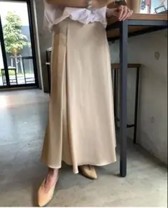 CLANE ロングスカート タイトスカート ベージュ サテンのサムネイル