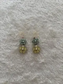 フラワーモチーフ フックピアス 両耳用