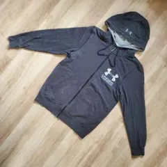 【値引き可】アンダーアーマー パーカー SM