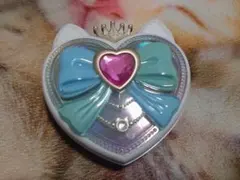 Pretty Holic シャイニーキャッツパクト