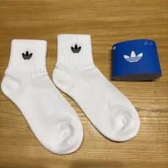 adidas ホワイトソックス ロゴ入りのサムネイル