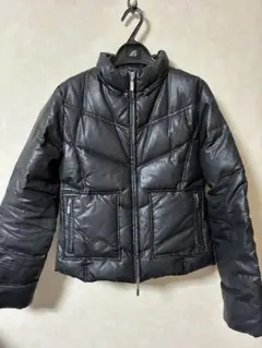 黒いキルティングダウンジャケットレディース