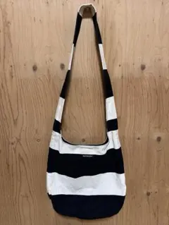 marimekko 黒と白のストライプ ショルダーバッグ